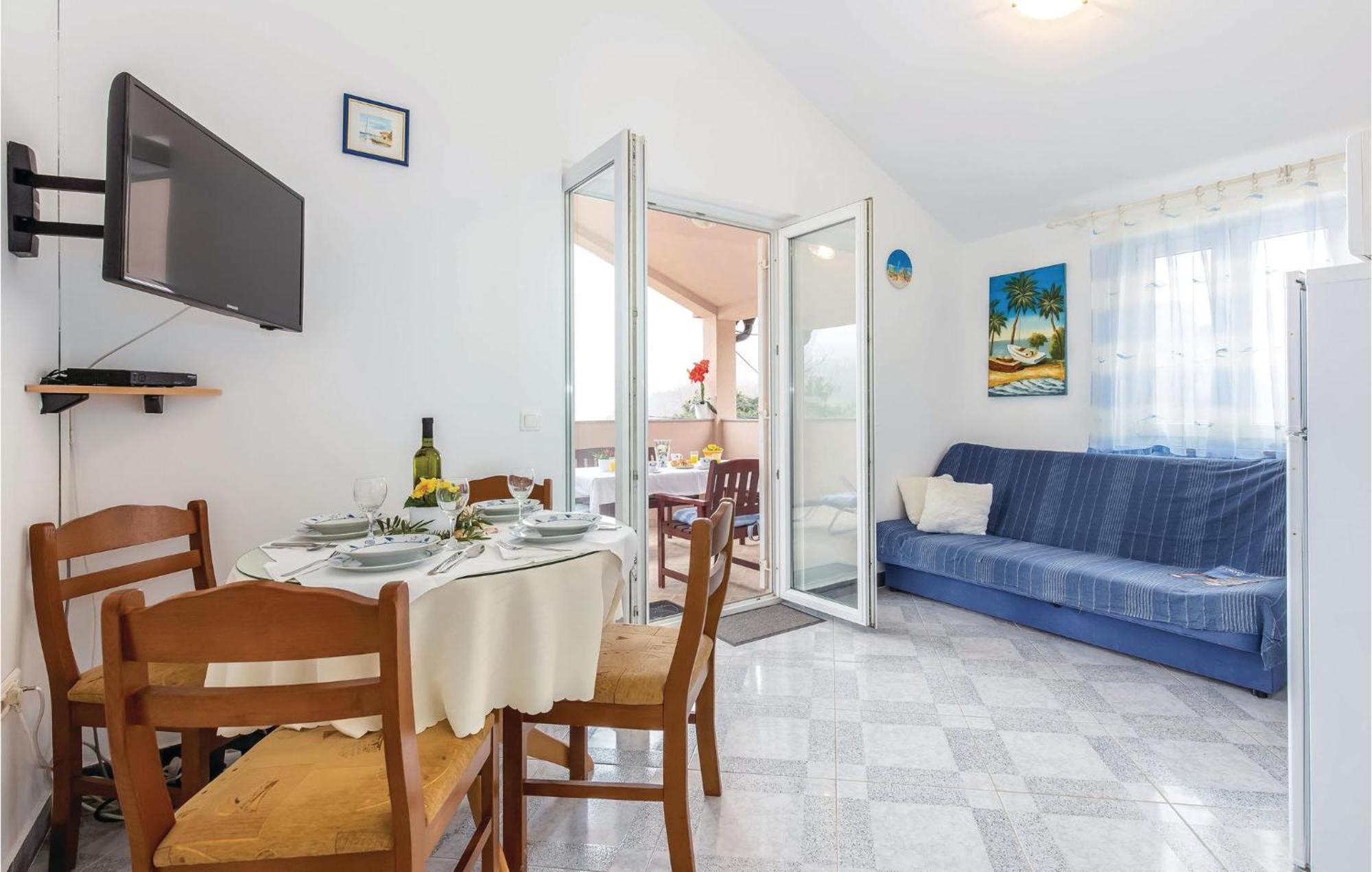1 Bedroom Stunning Apartment In Бакараць Екстер'єр фото